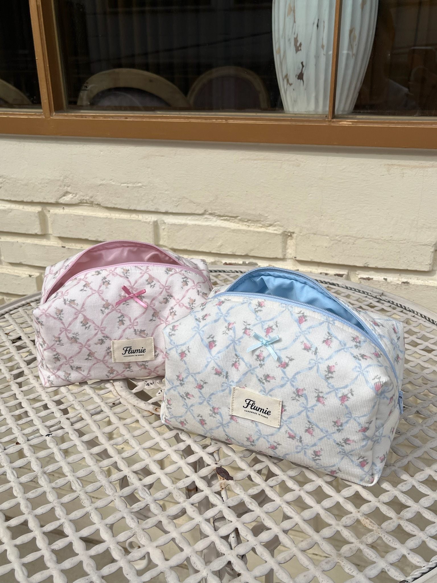 Delicate ribbon patterns on pastel ribbed give a lovely and calming impression